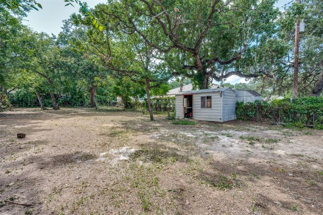 912 Duff Court, Fort Worth, TX 76112