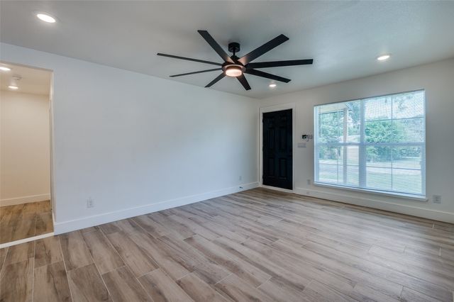 912 Duff Court, Fort Worth, TX 76112