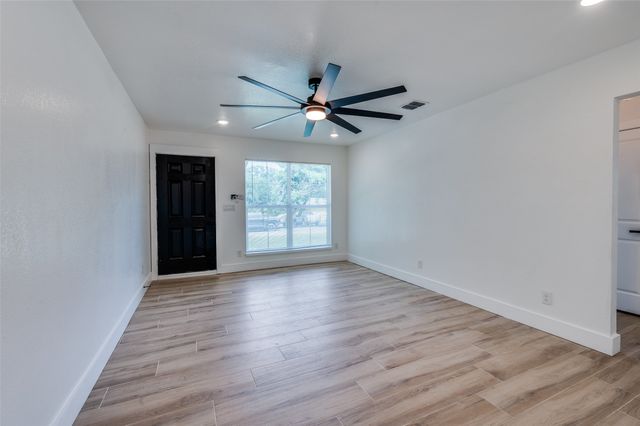 912 Duff Court, Fort Worth, TX 76112