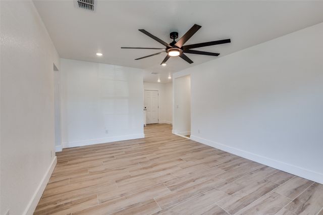 912 Duff Court, Fort Worth, TX 76112