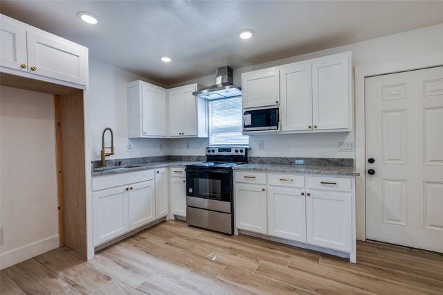 912 Duff Court, Fort Worth, TX 76112
