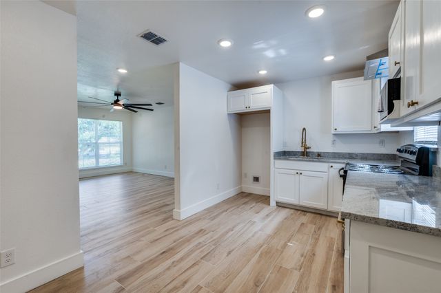 912 Duff Court, Fort Worth, TX 76112