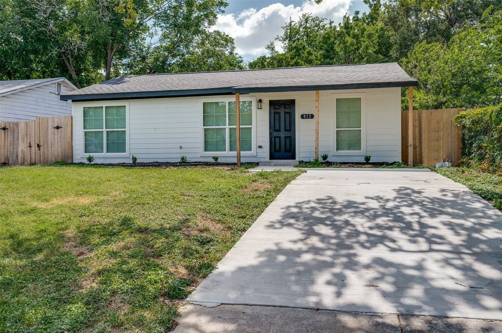 912 Duff Court, Fort Worth, TX 76112