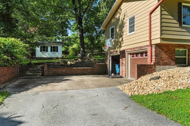 107 Oakwood Drive, Branson, MO 65616