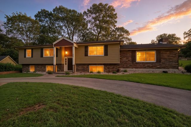 107 Oakwood Drive, Branson, MO 65616