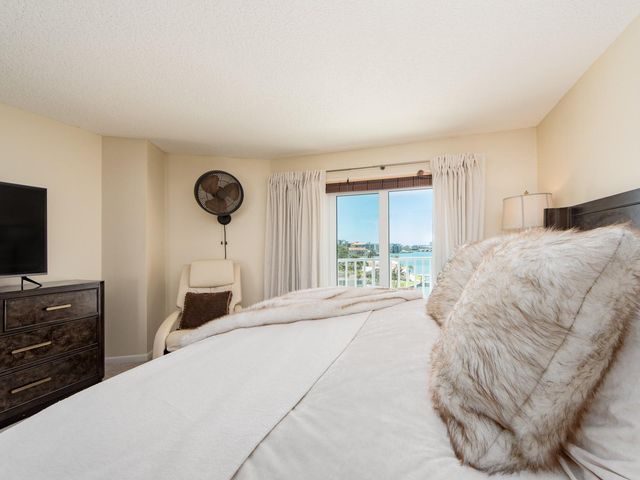 610 ISLAND WAY 407, Clearwater Beach, FL 33767