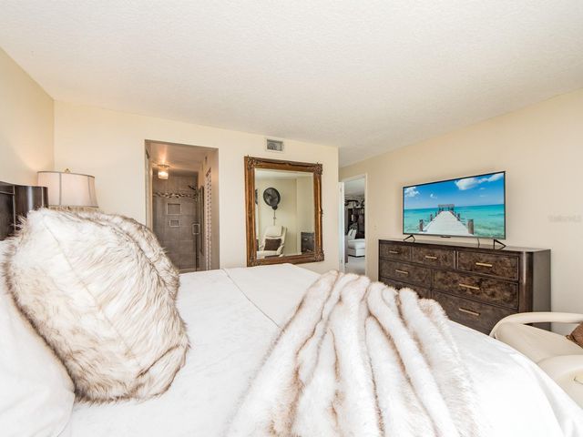 610 ISLAND WAY 407, Clearwater Beach, FL 33767