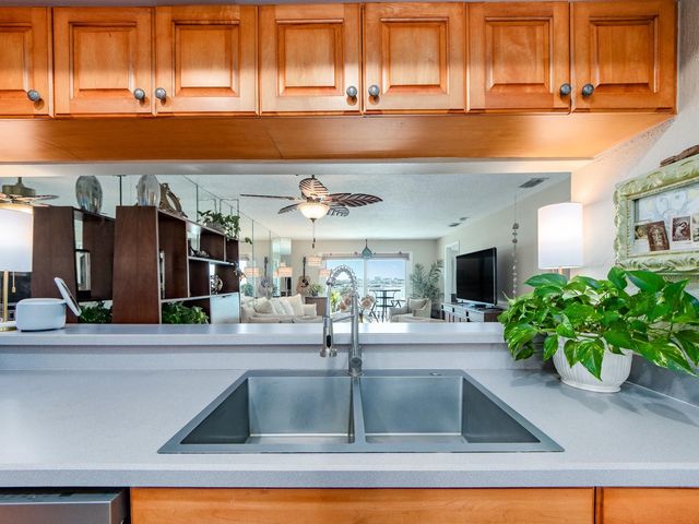 610 ISLAND WAY 407, Clearwater Beach, FL 33767