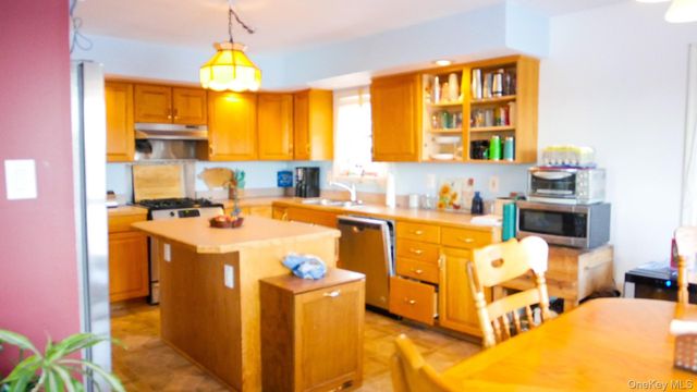 6 Rock View Lane, Loch Sheldrake, NY 12759