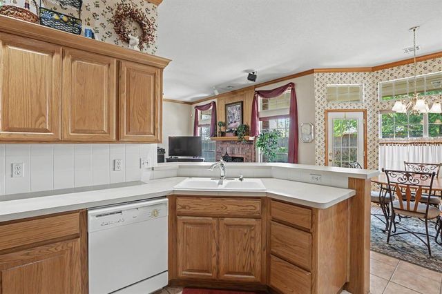720 W Alamo Way, Mustang, OK 73064