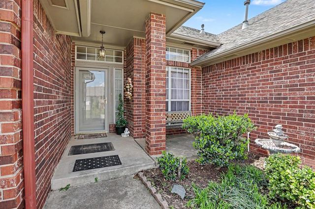 720 W Alamo Way, Mustang, OK 73064