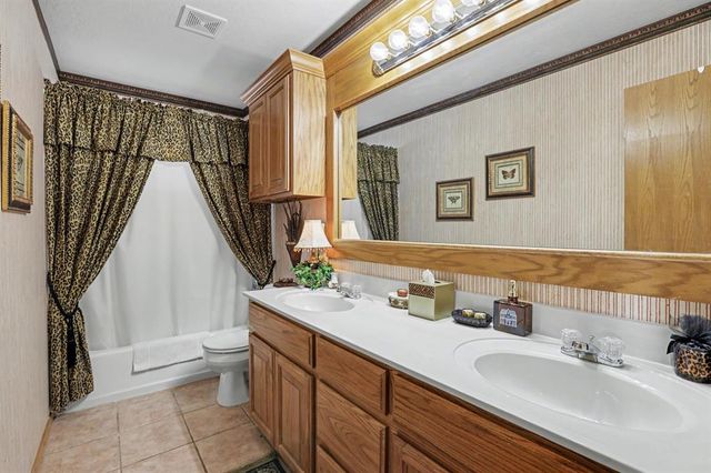 720 W Alamo Way, Mustang, OK 73064