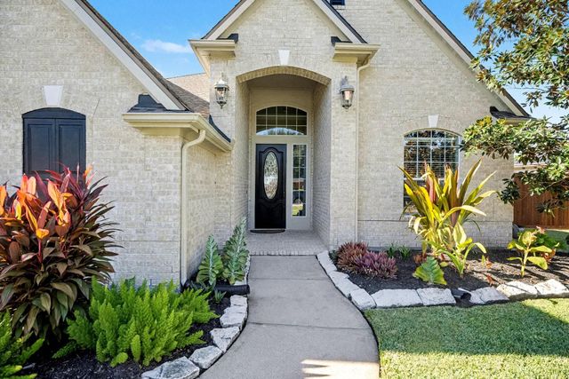 2296 Lakeway Drive, Friendswood, TX 77546