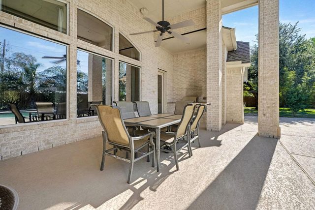 2296 Lakeway Drive, Friendswood, TX 77546