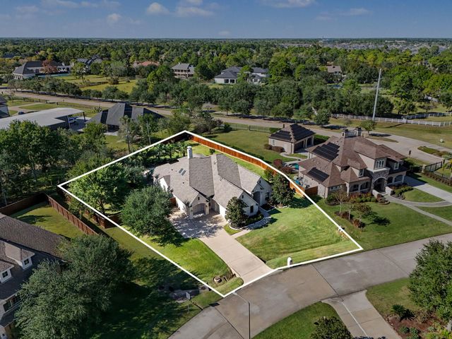 2296 Lakeway Drive, Friendswood, TX 77546