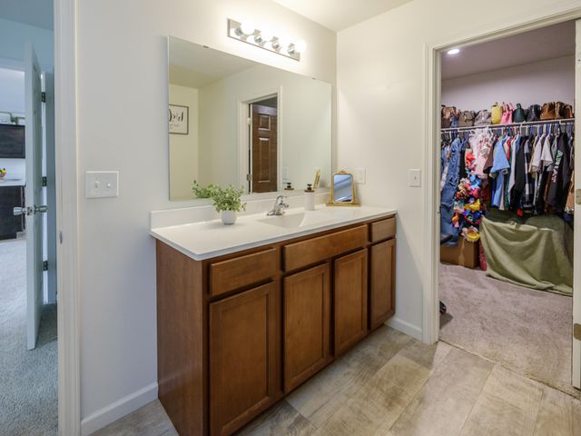 1626 Tea Pond Court, Vicksburg Vllg, MI 49097