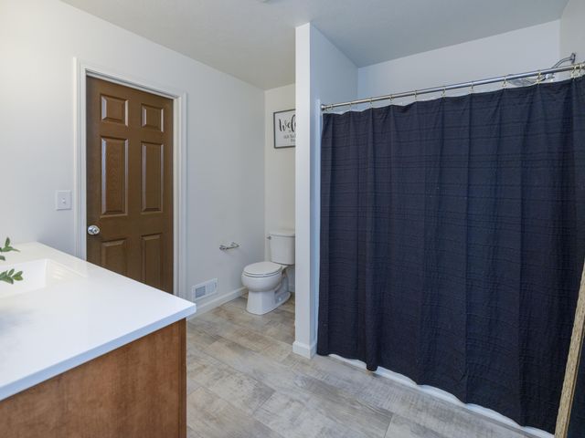 1626 Tea Pond Court, Vicksburg Vllg, MI 49097