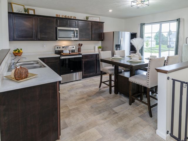 1626 Tea Pond Court, Vicksburg Vllg, MI 49097