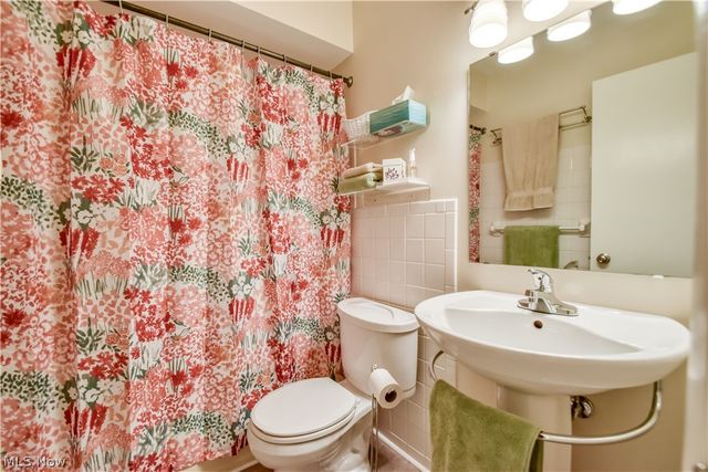1 Meadowlawn Drive 12, Mentor, OH 44060