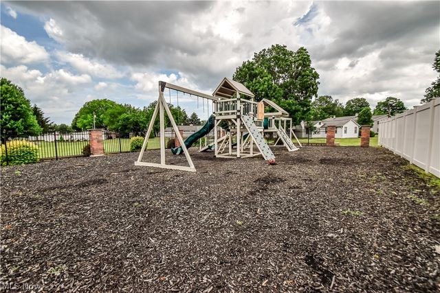 1 Meadowlawn Drive 12, Mentor, OH 44060