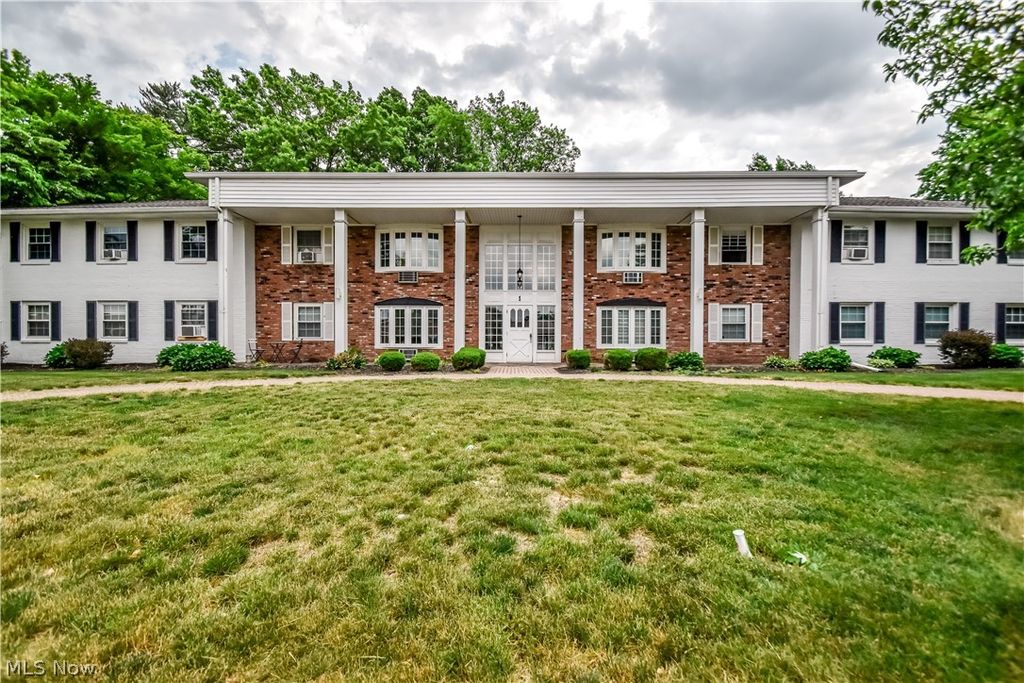1 Meadowlawn Drive 12, Mentor, OH 44060