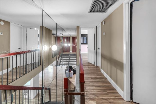 10911 N Lakeview Dr, Pembroke Pines, FL 33026