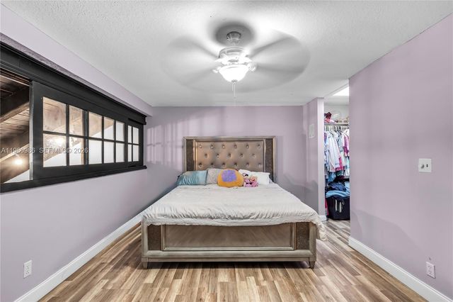 10911 N Lakeview Dr, Pembroke Pines, FL 33026