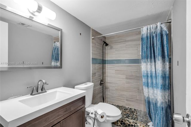 10911 N Lakeview Dr, Pembroke Pines, FL 33026