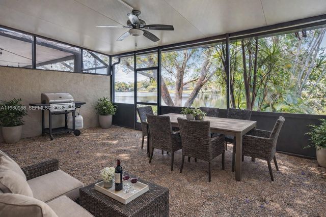 10911 N Lakeview Dr, Pembroke Pines, FL 33026