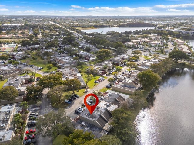 10911 N Lakeview Dr, Pembroke Pines, FL 33026
