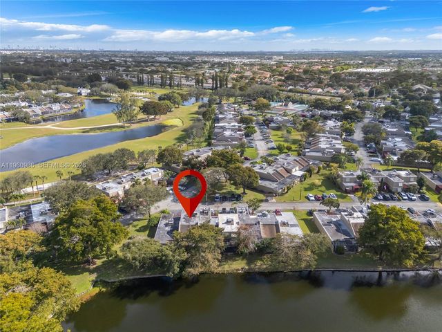 10911 N Lakeview Dr, Pembroke Pines, FL 33026