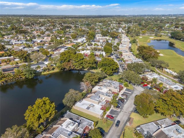 10911 N Lakeview Dr, Pembroke Pines, FL 33026