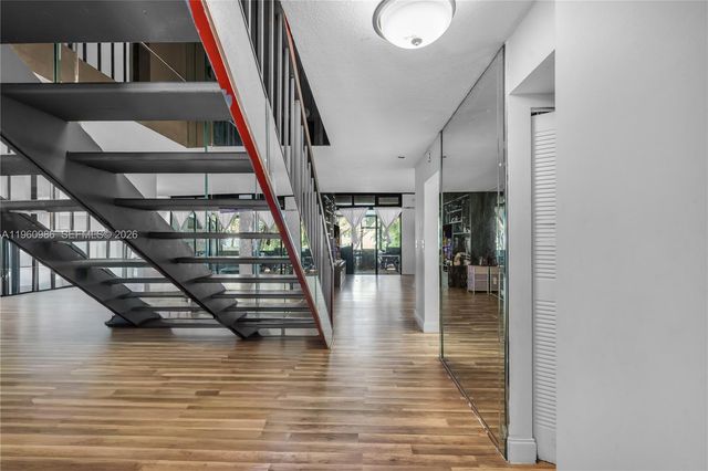 10911 N Lakeview Dr, Pembroke Pines, FL 33026