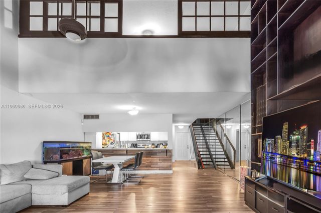 10911 N Lakeview Dr, Pembroke Pines, FL 33026