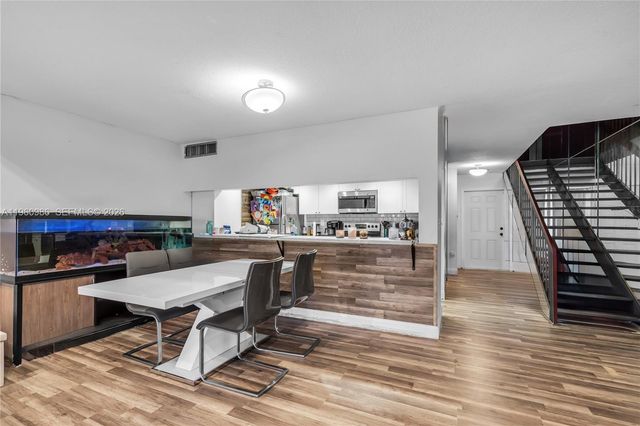 10911 N Lakeview Dr, Pembroke Pines, FL 33026