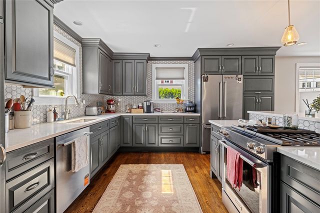 698 High Street, Cumberland, RI 02864