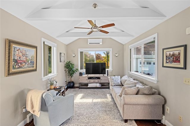 698 High Street, Cumberland, RI 02864