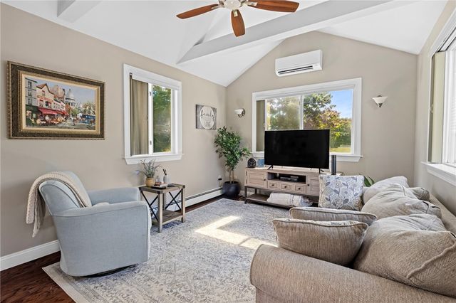 698 High Street, Cumberland, RI 02864