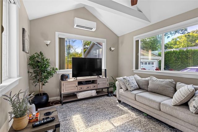 698 High Street, Cumberland, RI 02864
