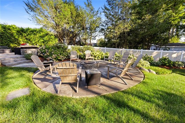 698 High Street, Cumberland, RI 02864