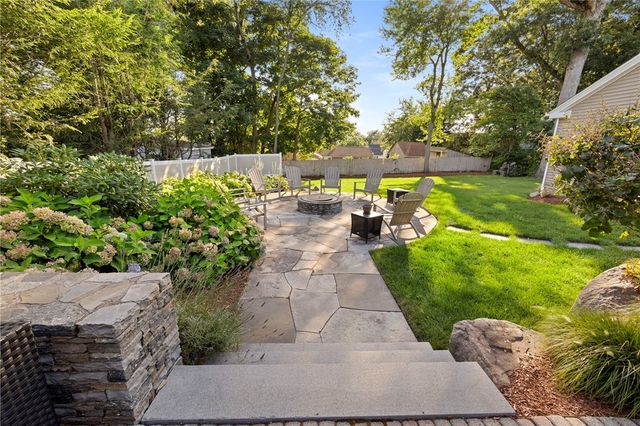 698 High Street, Cumberland, RI 02864