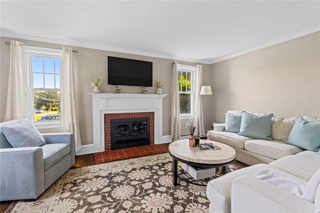 698 High Street, Cumberland, RI 02864