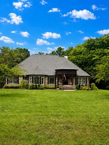 124 Poplar Dr, Brush Creek, TN 38547