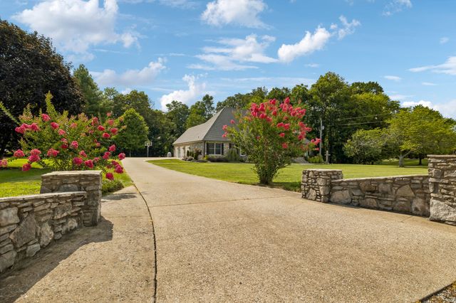 124 Poplar Dr, Brush Creek, TN 38547