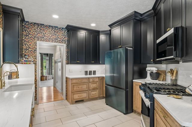 124 Poplar Dr, Brush Creek, TN 38547