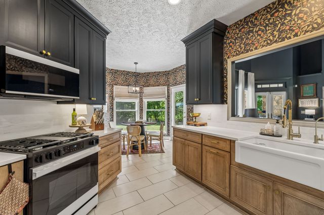 124 Poplar Dr, Brush Creek, TN 38547