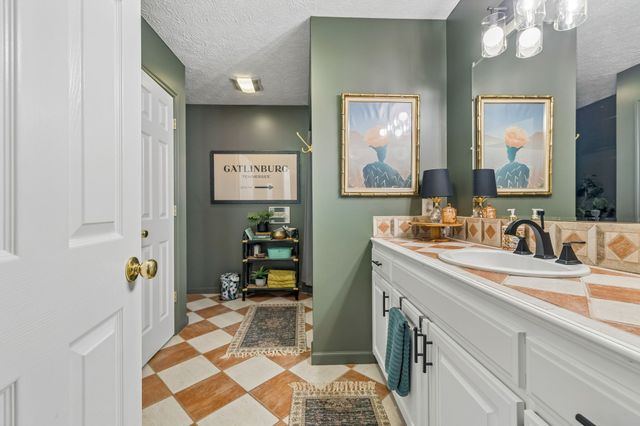 124 Poplar Dr, Brush Creek, TN 38547