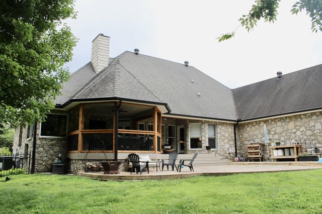 124 Poplar Dr, Brush Creek, TN 38547