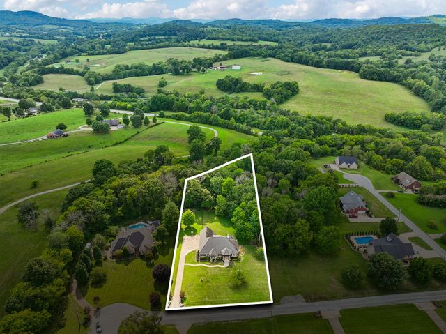 124 Poplar Dr, Brush Creek, TN 38547