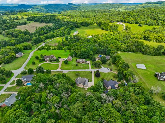 124 Poplar Dr, Brush Creek, TN 38547